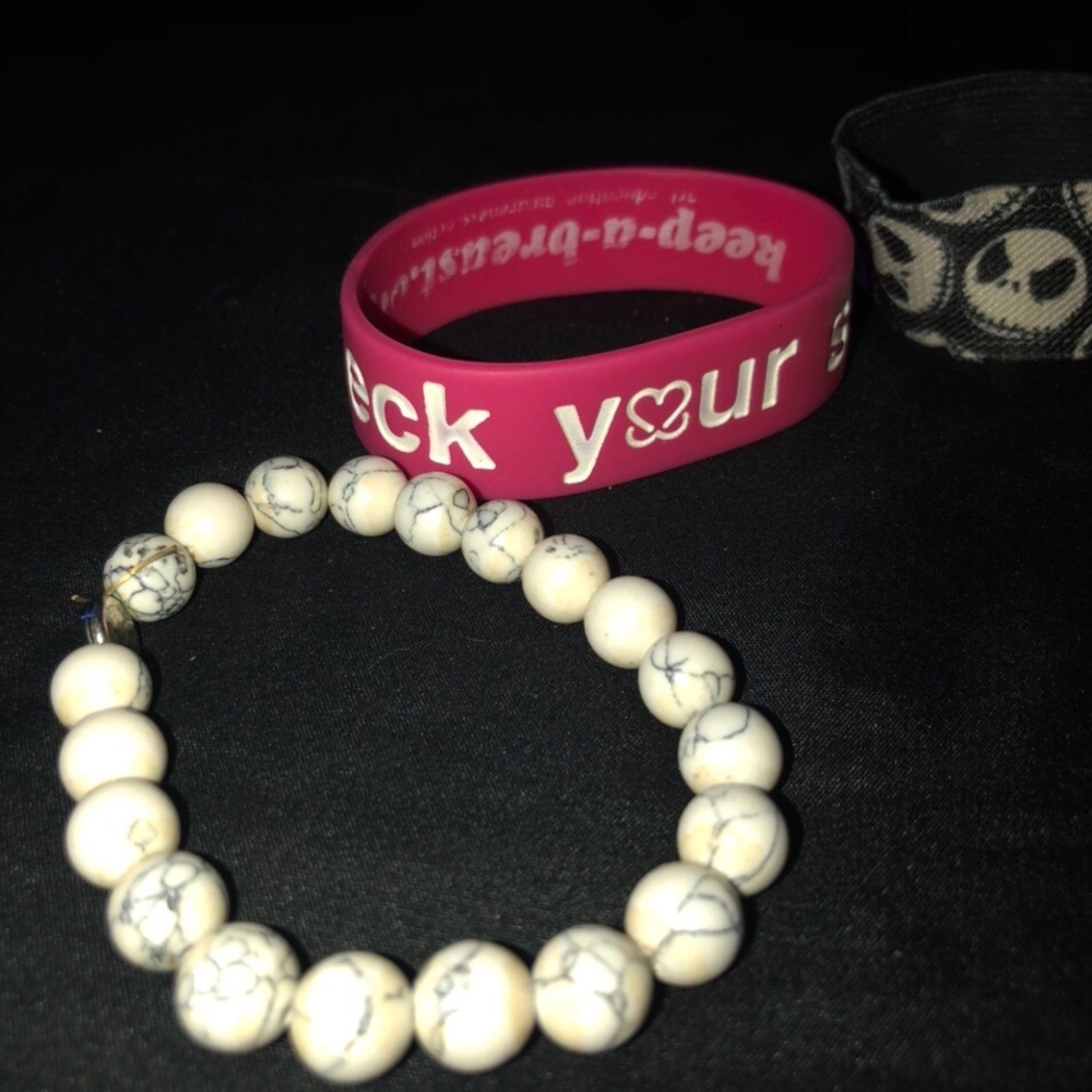 assorted rubber bracelets / bead bracelet